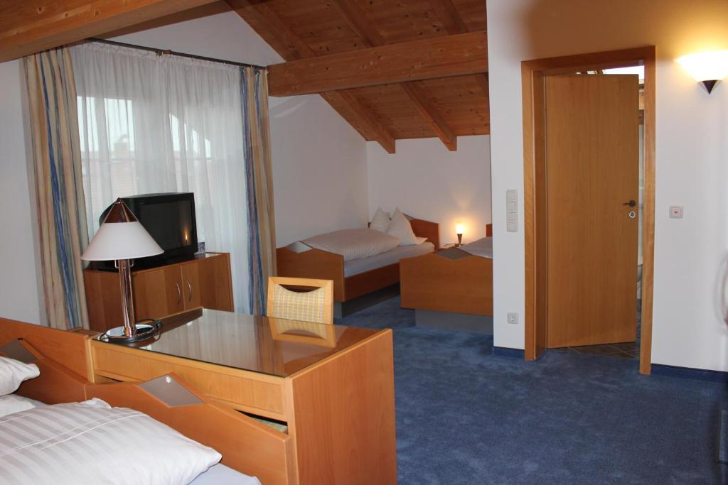 Pension Demmel, Bed & Breakfast Bruckmühl Rom bilde